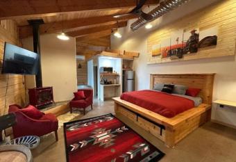 Suite 2 Moose Elk Heights Guest Ranch Studio has Balcony rooms