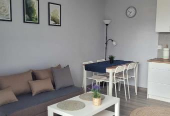 Apartament Wa  owa 4 allows 18 year olds to book a room