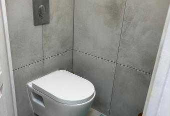 White housse 70m2 has Balcony rooms