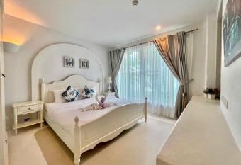 Chelona huahin beachfront resort condo has Balcony rooms