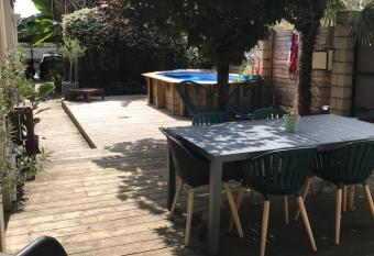 Maison de ville paisible has Balcony rooms