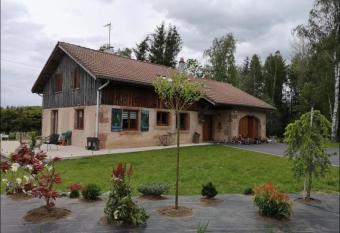 Appartement cosy    10 minutes de G  rardmer has Balcony rooms