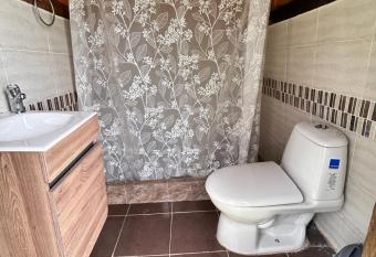 Glamping Mirador De La Colina allows 18 year olds to book a room