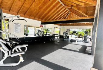 Cleos at cool shade has Balcony rooms