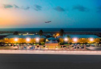 Curacao Airport Hotel allows 18 year olds to book a room