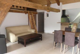 LE MASSIF - Appartement au sommet avec vue panoramique has rooms with a private hot tub