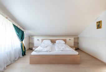 Faraway Aparthotel Near Vienna Airport with Anytime Self Check-In has Balcony rooms