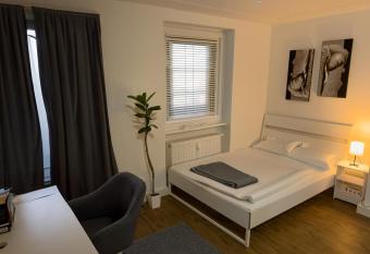 FC Dortmund Center - Double Room has Balcony rooms