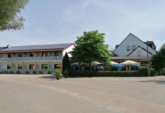 Gasthaus Pension Rezatgrund allows 18 year olds to book a room