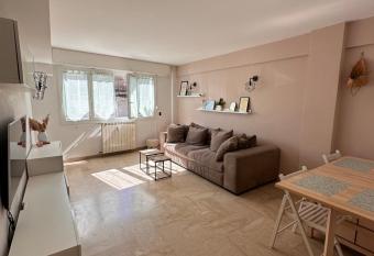 Spacieux deux pi  ces has Balcony rooms