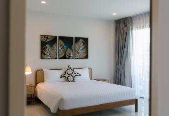 Wow Academy & Stay Soi Tai-Aed 2B has Balcony rooms