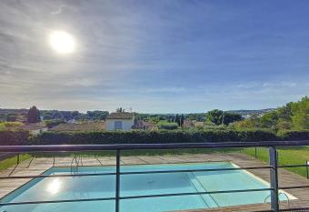 Appart, vue mer exceptionnelle    sanary,    pied 10mn criques et plage has Balcony rooms