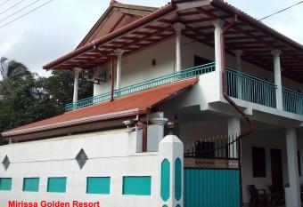 Mirissa Golden Resort has Balcony rooms