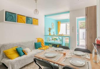 Logement prive et calme EUREXPO Groupama Stadium TRAM Parking Terasse has Balcony rooms