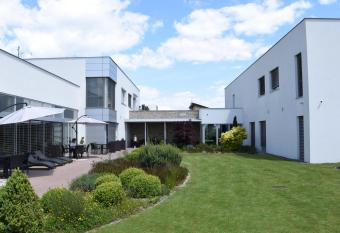 Hotel Harmony Medical & Wellness-Free Parking, 1,8km from the center has Balcony rooms