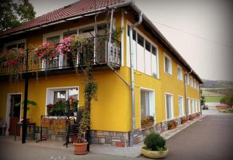 Cazare La Troita has Balcony rooms