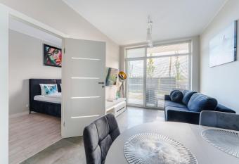 Apartament Messa White I by HolidaySun has Balcony rooms