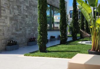 Villa MarYsol - San Pietro Resort - Pool & Hot Tub has rooms with a private hot tub