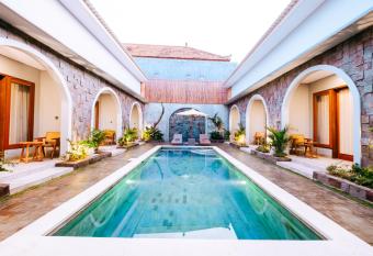 Villa Koura Tuban allows 18 year olds to book a room