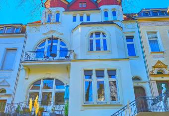 2 Zimmer Apartment am Zoo mit Garten has Balcony rooms
