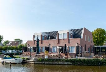 De Watersport Heeg allows 18 year olds to book a room