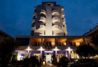 Hotel Villa Sorriso allows 18 year olds to book a room