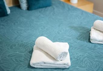 La Villa - Centre - Jardin - Parking priv  e - Climatisation has Balcony rooms