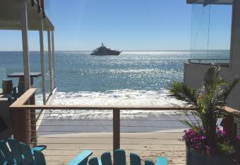 Malibu Private Beach Apartments has Balcony rooms