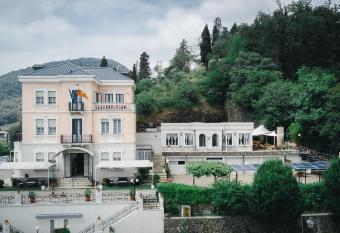 Villa Lussana has Balcony rooms