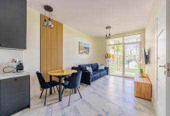 Apartament Messa Black by HolidaySun has Balcony rooms