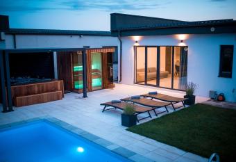 Banya Villa Spa sauna jacuzzi pool has Balcony rooms