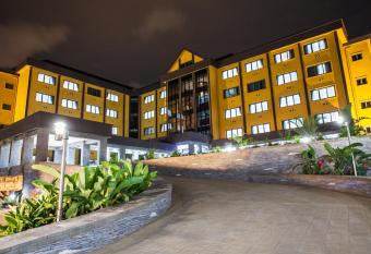 Grand Legacy Hotel has rooms with a private hot tub