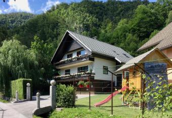 Apartment Milena has Balcony rooms