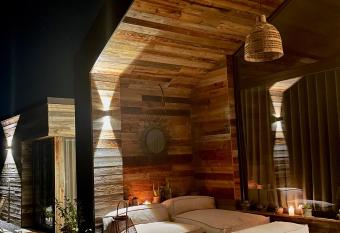 Di Paglia Di Frolla has Balcony rooms