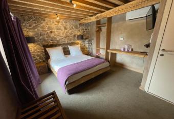 Les Chambres de Laurette has Balcony rooms