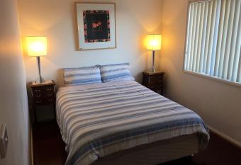 Yerrabi Pond has rooms with a private hot tub