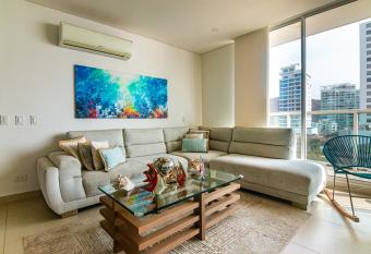 Penthouse Edificio Wind Playa Salguero has rooms with a private hot tub