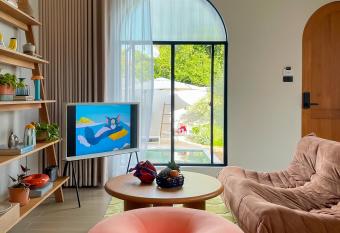 Breath house kohlarn allows 18 year olds to book a room