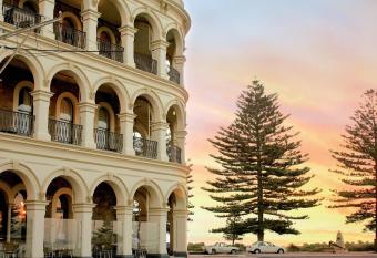 Largs Pier Hotel has Balcony rooms