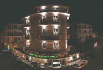 Il Cantagalli has Balcony rooms