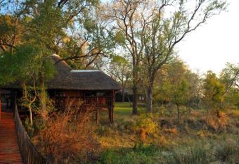 Idube Game Reserve has Balcony rooms