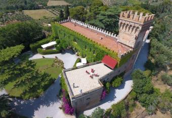 Castello Magona - Residenza D Epoca has rooms with a private hot tub