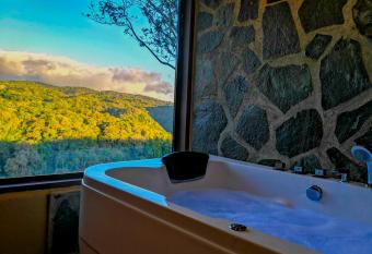 Rainbow Valley Lodge Costa Rica allows 18 year olds to book a room