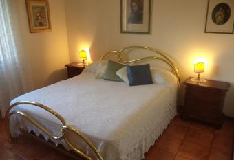 Appartamento Montecatini Terme allows 18 year olds to book a room