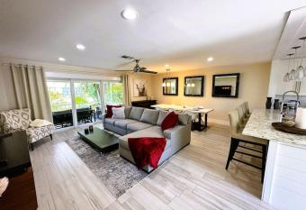 Villa Golden Bear allows 18 year olds to book a room