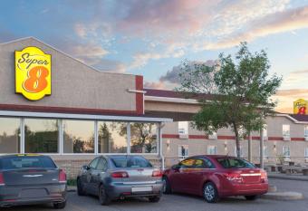 Super 8 by Wyndham Brandon MB allows 18 year olds to book a room