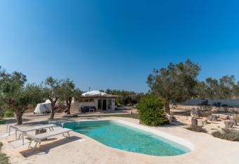 Trullo Occhiazzi has Balcony rooms