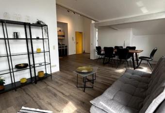 Moderne Wohnung mit Dachterrasse has Balcony rooms