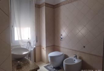 Casa Linda has rooms with a private hot tub