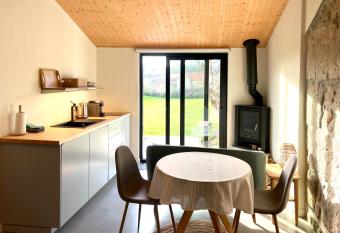 Casinha do Sol - Natureza & Lazer - Serra da Freita allows 18 year olds to book a room